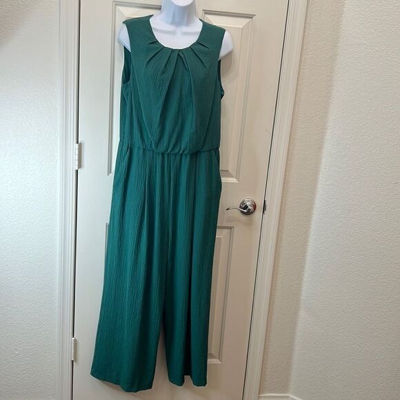 Calvin Klein Pantsuit Size 12 Green Scoop Pleated Neck Sleeveless Pockets - Picture 1 of 12